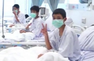 Những hình ảnh của đội bóng thiếu niên Thái Lan tại bệnh viện sau khi được giải cứu khỏi hang